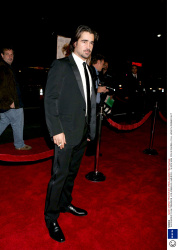 Колин Фаррелл (Colin Farrell) Alexander at the world premiere, in Hollywood, 16.11.2004 (83xHQ) AeZ2c2HE
